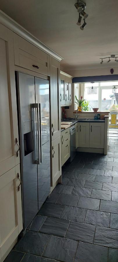 Sea Crest, Beautiful Home In Tenby With Sea Views Ngoại thất bức ảnh